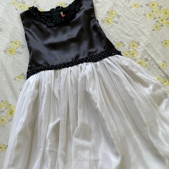 Black & White Flare Frock-Size 28(6-7 years)- Used - Picture 4 of 17